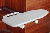 La tavola da stiro guidante di piegatura installa in mobilia domestica regolabile allungabile del guardaroba