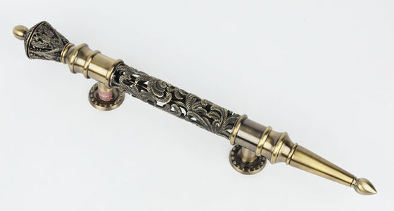 Le maniglie d'annata di tirata dell'hardware della porta della cucina tirano il modello Openwork floreale 24K dell'armadietto esterno